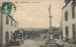 Landévennec * Vue Intérieure Du Village Et Le Calvaire * Automobile Ancienne Voiture * Villageois - Landévennec