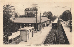 Nanterre * Intérieur De La Gare * Ligne Chemin De Fer * Train Wagons - Nanterre