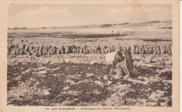 ILE D'OLERON PECHEUSE DE JAMBES BERNIQUES 1938 TBE - Ile D'Oléron