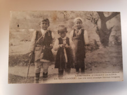 En Macedoine - La Vie Aux Champs Jeunes Bergers - Macédoine Du Nord