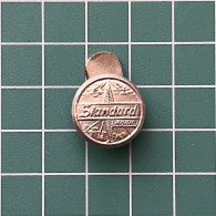 Badge Pin ZN013233 - Standard Radio Sweden - Merken