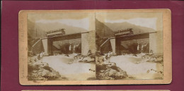 130524 - PHOTO STEREO PAPIER - Environs De Cauterets - Pont Chemin De Fer De La Raillère - Train Loco - Photos Stéréoscopiques