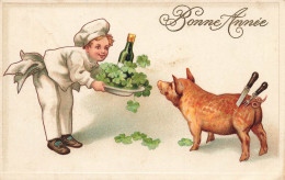 Enfant Cuisinier & Cochon *CPA Illustrateur Gaufrée Embossed * Couteau Fourchette Trèfle Porte Bonheur * Cuisto Cook Pig - Varkens
