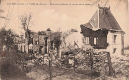 08 - VILLERS _S28876_ Devant Le Thour - Restes Du Château Et Ruines Sur La Place - Andere & Zonder Classificatie