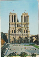 PARIS 75 Carte Circulée La Place  Du Parvis Notre-Dame Et La Cathedrale Notre Dame 1163-1260 Place Tres Animée - Notre Dame De Paris