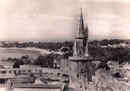 17 - Charente Maritime 6  LA ROCHELLE - Tour De La Lanterne - Vue De L Est - La Rochelle