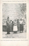NOUVELLE CALEDONIE - Souvenir De L'exposition Coloniale - Case De Chef Canaque En Tenue De Para - Carte Postale Ancienne - Nueva Caledonia