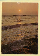 Coucher De Soleil : Contre-jour Sur La Mer (voir Scan Recto/verso) - Hold To Light