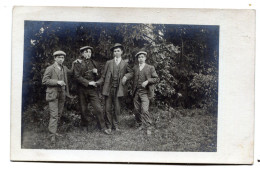 Carte Photo De Quatre Jeune Garcon élégant Posant Dans Un Jardin Vers 1920 - Personnes Anonymes