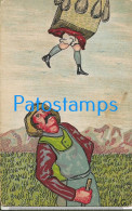 228959 ART ARTE HUMOR THE MAN LOOKING AT THE WOMAN WHO IS FALLING FROM THE HOT AIR BALLOON POSTAL POSTCARD - Non Classificati