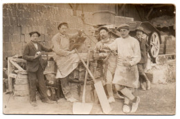 Intérieur D'une Briquetterie. Groupe D' Ouvriers. Carte Photo Non Située - Industrial