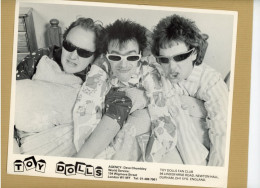 LE GROUPE DE CHANTEURS TOY DOLLS - Personalidades Famosas