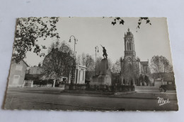 Capdenac - L'église Et Le Monument Aux Morts - Autres & Non Classés