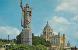 France Calvados Lisieux Statue De Sainte-Thérèse De L'Enfant Jésus Et La Basilique - Lisieux