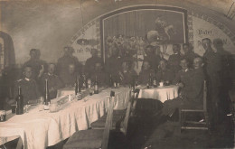 ALLEMAGNE - Carte Photo - Deutsche Soldaten In Uniformen - Festtafel August 1917 - Carte Postale Ancienne - To Identify