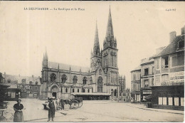 LA DELIVRANDE La Basilique Et La Place - La Delivrande