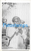 228982 NEPAL COSTUMES NATIVE SMOKING THE HOOKAH POSTAL POSTCARD - Népal