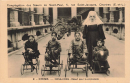 [-5%] CHINE - Hong Kong - Départ Pour La Promenade - Congrégation Des Seurs De Saint Paul - Carte Postale Ancienne - China (Hong Kong)