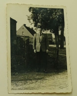 A Man Stands On The Street-photo Gewinn,Zossen-Germany - Places