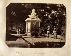 Pondichery , India Inde * Place Et Fontaine * Grande Photo Albuminée Circa 1885/1910 Format 21.2x16.2cm - India