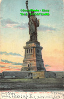 R420971 New York. Statue Of Liberty. Postcard - World