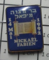 912B Pin's Pins / Beau Et Rare / AUTRES / MICKAEL FABIEN 14 MAI 1992 JUDAICA TORAH - Other & Unclassified