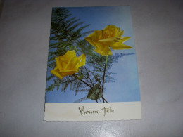 CP CARTE POSTALE BONNE FETE FLEURS 2 ROSES JAUNE FOND BLEU - Vierge - Sonstige & Ohne Zuordnung