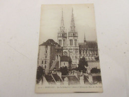 CP CARTE POSTALE ALLIER MOULINS La CATHEDRALE Et L'ANCIEN CHATEAU Des DUCS       - Moulins