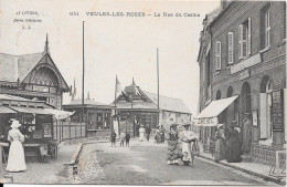 76 - VEULES LES ROSES - Rue Du Casino - Animée - Veules Les Roses