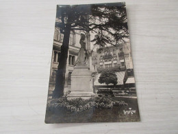 CP CARTE POSTALE CHARENTE ANGOULEME JARDIN HOTEL De VILLE STATUE MARGUERITE      - Angouleme