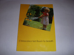 CP CARTE POSTALE MESSAGE ENFANT ARROSE L'innocence Fait Fleurir La Beaute ECRITE - Szenen & Landschaften