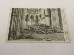 CP CARTE POSTALE MARNE 32 CATHEDRALE De REIMS DEBRIS VOUTES RECOUVRANT L'AUTEL   - Reims