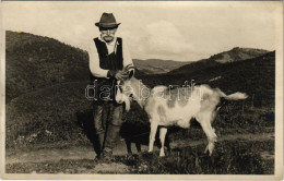 Delcampe - ** T1 Erdély, Transylvania (?); Kecske Pásztor / Goat Herder, Folklore. Photo - Unclassified