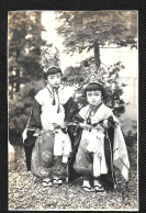 JAPON Photo Ancienne Originale De Deux Petites Filles En Costume Traditionnel  Format 7x11cm - Azië