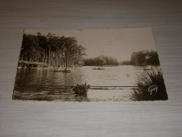 CP CARTE POSTALE PARIS BOIS De BOULOGNE Le GRAND LAC - ECRITE En 1949 - Altri Monumenti, Edifici