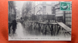 CPA (75) Inondations De Paris.1910.Les Passerelles Rue De Beaune.   (7A.858) - Paris Flood, 1910