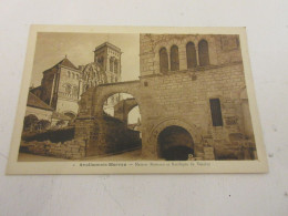 CP CARTE POSTALE YONNE VEZELAY MAISON ROMANE Et BASILIQUE De La MADELEINE        - Vezelay