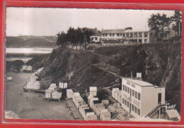 Carte Postale  22. Binic  Le Binic-bar Et La Plage Très Beau Plan - Binic