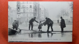 CPA (75) Inondations De Paris.1910. Sauvetage D'un Enfant Quai Des Tournelles.  (7A.866) - Alluvioni Del 1910