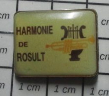 912c Pin's Pins / Beau Et Rare / MUSIQUE / HARMONIE DE ROSULT TROMPETTE LYRE FANFARE ORCHESTRE - Music