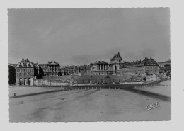 VERSAILLES - Le Palais Vu De La Place D'armes  (FR 20.014) - Versailles (Château)