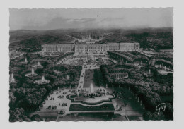 VERSAILLES - Vue Générale Sur Le Parc Et Le Château  (FR 20.015) - Versailles (Castello)