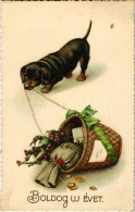 T2/T3 1928 Boldog Újévet / New Year Greeting Art Postcard With Dachshund Dog (EK) - Non Classés