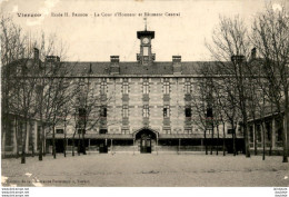 D18  VIERZON  École H.Brisson La Cour D'Honneur Et Bâtiment Central - Vierzon