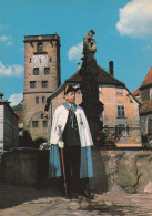 Ribeauville Alsace Appariteur De La Ville Devant La Fontaine Du Vin Et La Tour Des Bouchers - Ribeauvillé