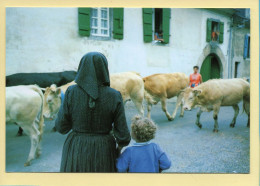 Rencontre D'un Troupeau Dans Un Village Pyrénéen (Elizabeth ARRIUS-PARDIES N° D 46) Images D'un Temps Qui Passe - Campesinos