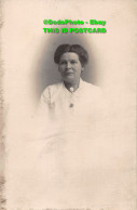 R421022 Woman. Portrait. Old Photography. Postcard - World