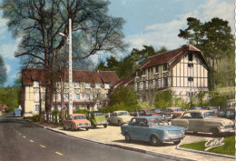 POIGNY-LA-FORET AUBERGE DES 4 TILLEULS ( VOITURES ANCIENNES CITROEN 2 CV , SIMCA 1000 ? ... - Autres & Non Classés