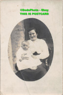 R421095 Woman And Child. Old Photography. Postcard - World