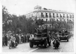 Photo 13x18cm ORAN, Défilé Militaire Harley Davidson Et AMD Panhard 178 Sur Boulevard Clémenceau - Hôtel Martinez - War, Military